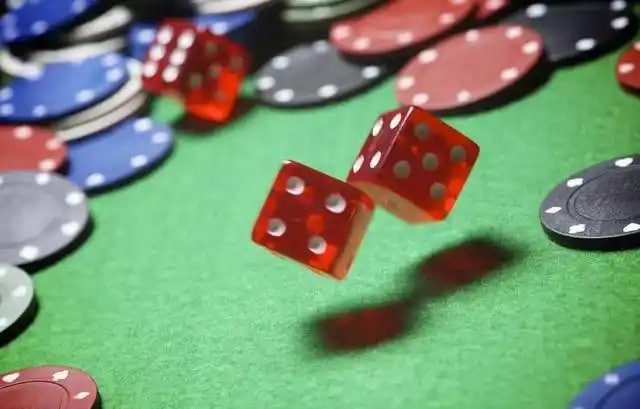 Ilustrasi pengguna mengatur batasan bermain dalam praktek responsible gaming di kq5
